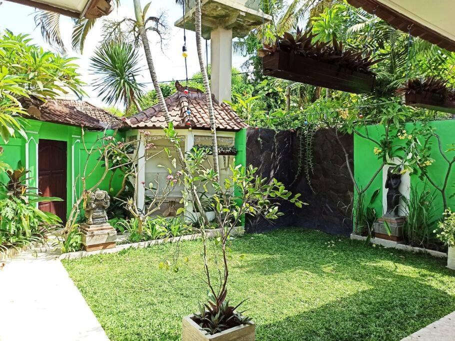 Cinta, 3 Bedroom, 3 Bathroom, Ac Lounge Villa Seminyak (Bali)